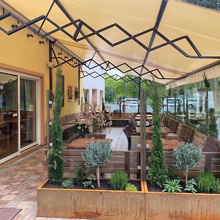Ferienwohnungen Park Cafe Am Kurpark Бернкастел-Кюс Екстериор снимка