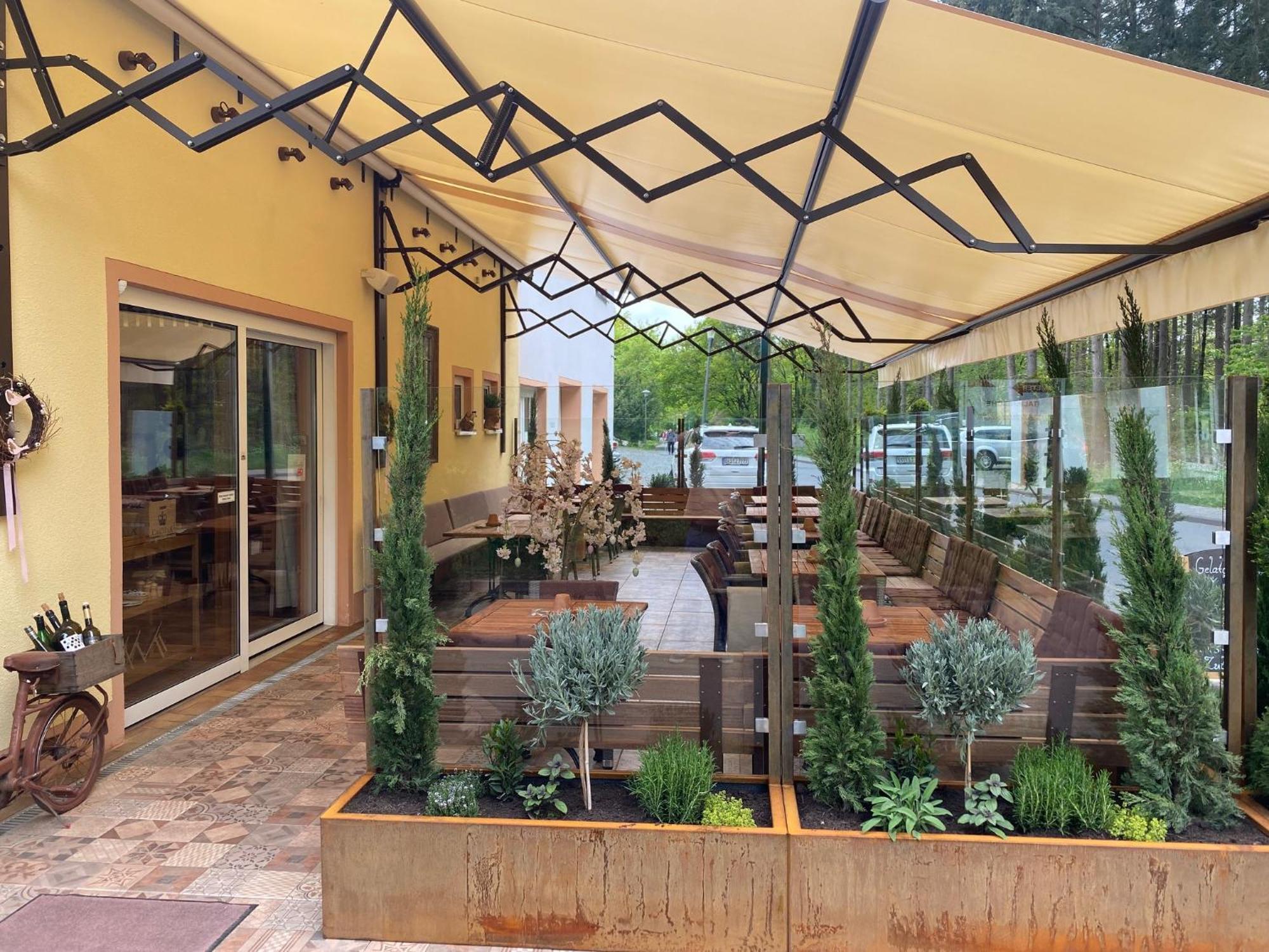 Ferienwohnungen Park Cafe Am Kurpark Бернкастел-Кюс Екстериор снимка