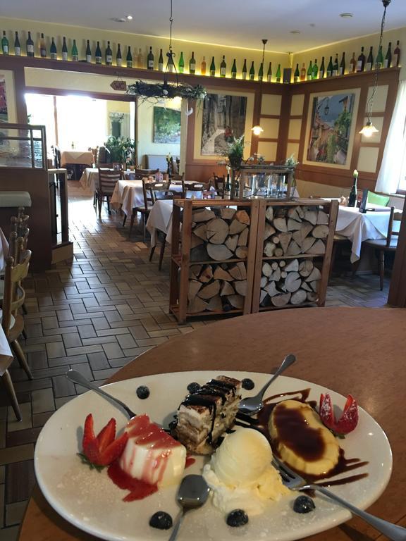 Ferienwohnungen Park Cafe Am Kurpark Бернкастел-Кюс Екстериор снимка